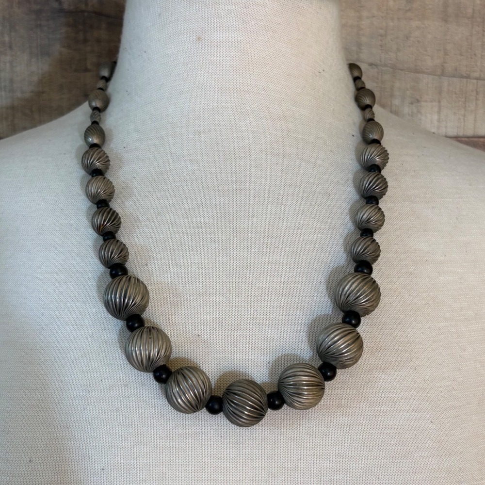 Vintage Silver Tone Ribbed Graduated Bead Statement Necklace 24 Inch